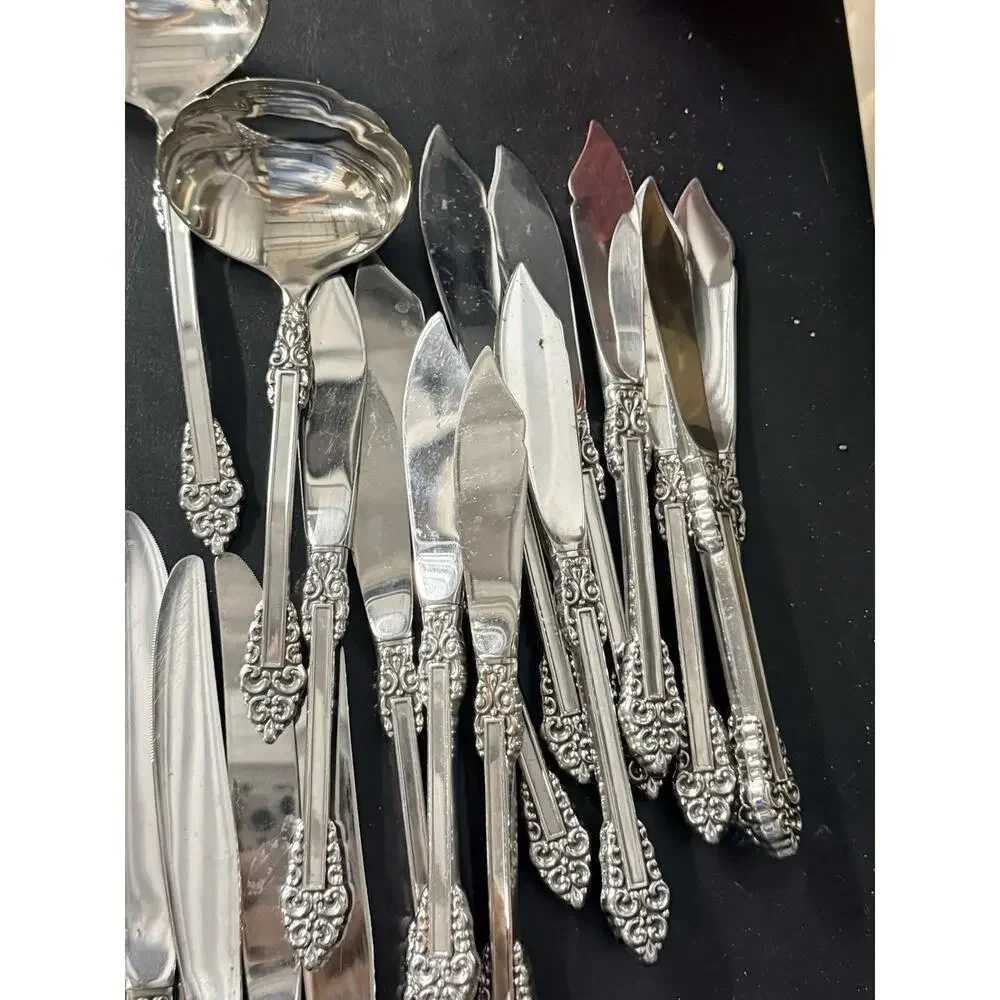 80 Pc Oneida Rembrandt Stainless Flatware Forks Spoons Knives Ladles Serving Set